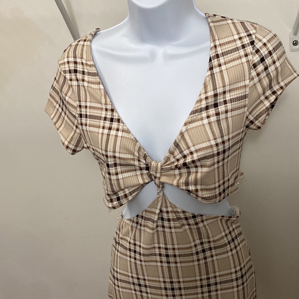 Cutout plaid dress - Picture 3 of 6